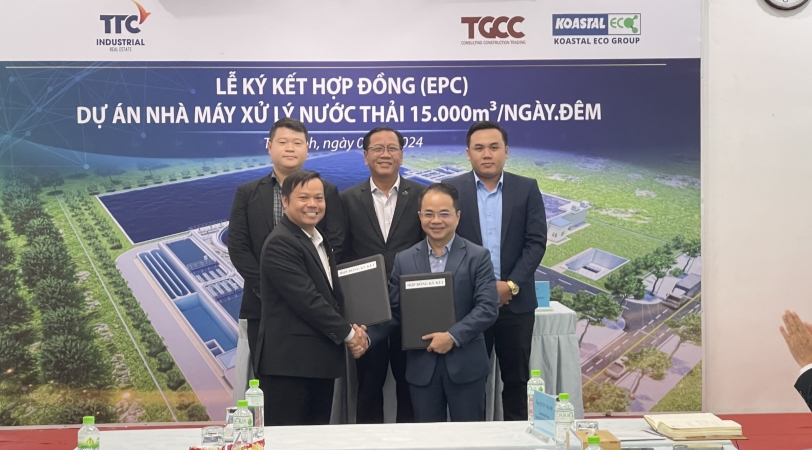 Signing contract for the centralized textile and dyeing WWTP in Industrial park with "experienced" Economic Group - Thanh Thanh Cong