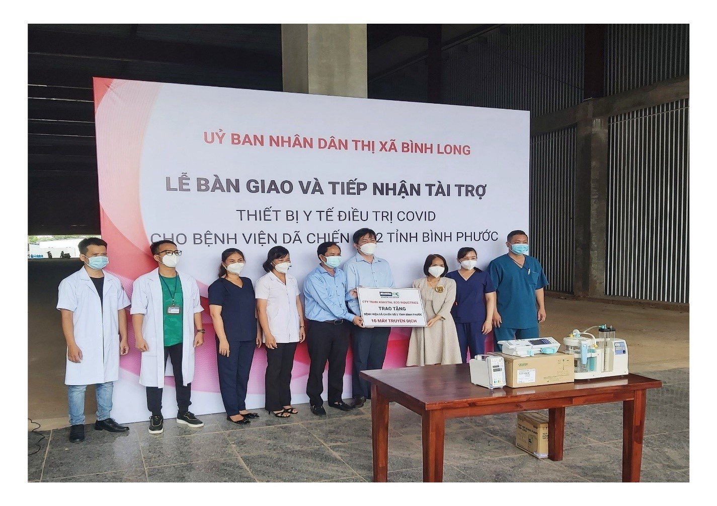 KOASTAL ECO 集团向BINH PHUOC省BINH LONG镇中心二号医院赠送十台自动输液机。